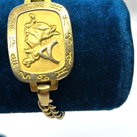 Taurus Bracelet Curb Chain MCM  Unisex Bracelet Gold tone vintage - Picture 3 of 13